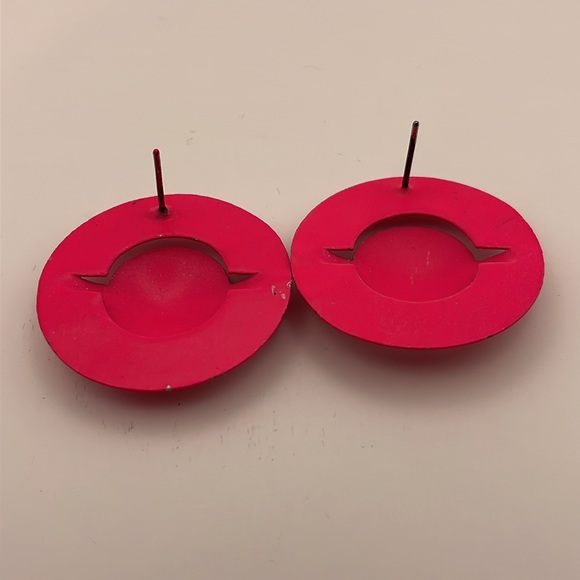 1980โs Pink Circular Painted Metal Stud Earrings (F121) - Picture 4 of 7